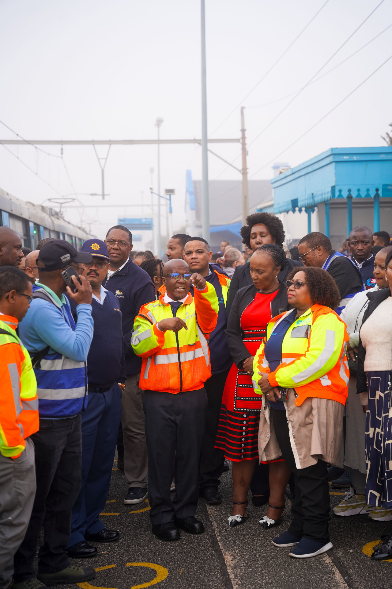 Train Set #200 — delegation on the platform